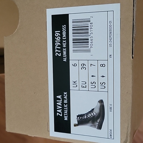 COPY - NEW in box Dr. Martens - Picture 2 of 4